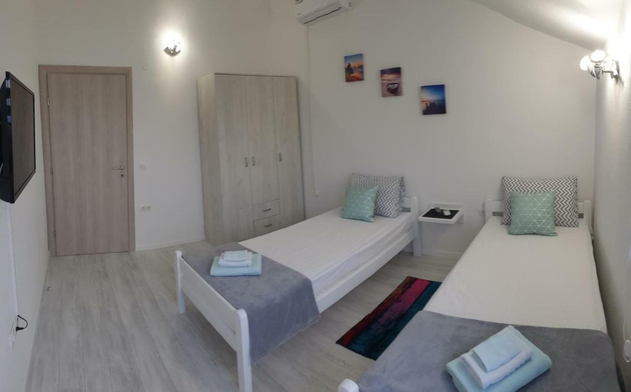 Holiday Home Flora Mostar Bagian luar foto