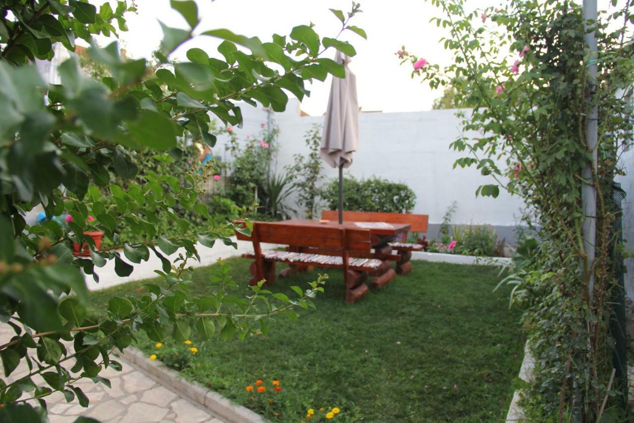 Holiday Home Flora Mostar Bagian luar foto
