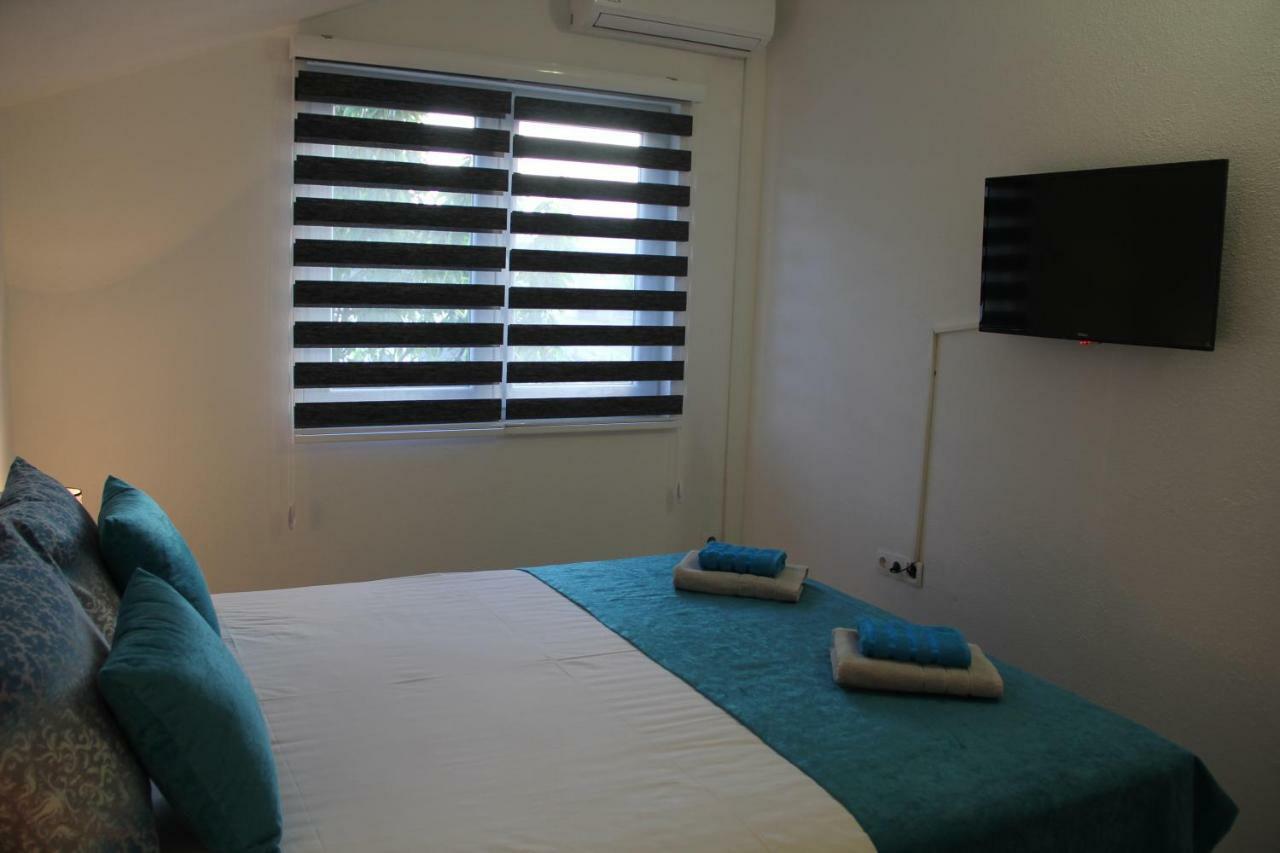 Holiday Home Flora Mostar Bagian luar foto