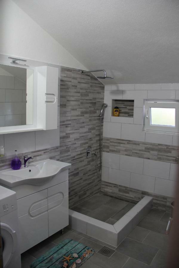 Holiday Home Flora Mostar Bagian luar foto