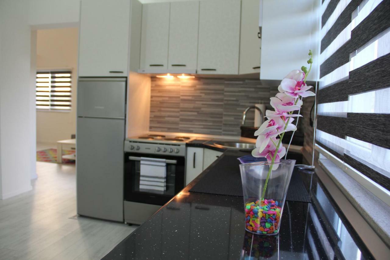 Holiday Home Flora Mostar Bagian luar foto