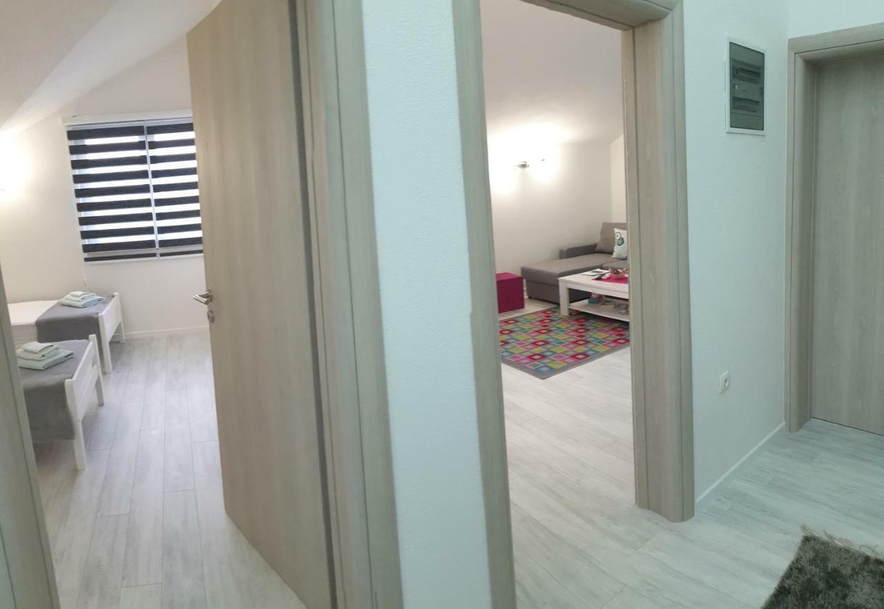 Holiday Home Flora Mostar Bagian luar foto