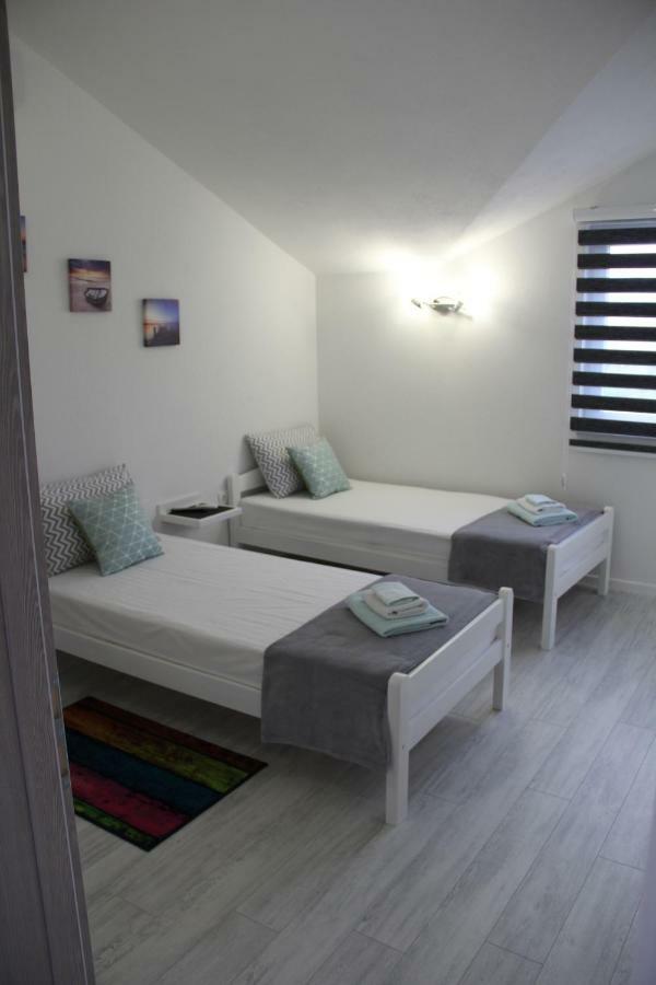 Holiday Home Flora Mostar Bagian luar foto