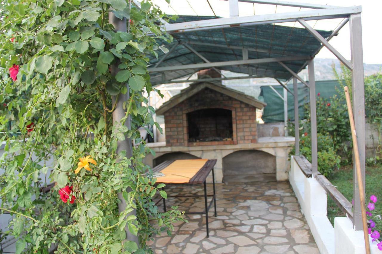 Holiday Home Flora Mostar Bagian luar foto