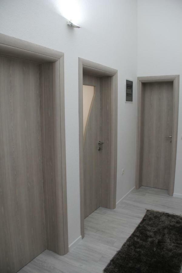 Holiday Home Flora Mostar Bagian luar foto