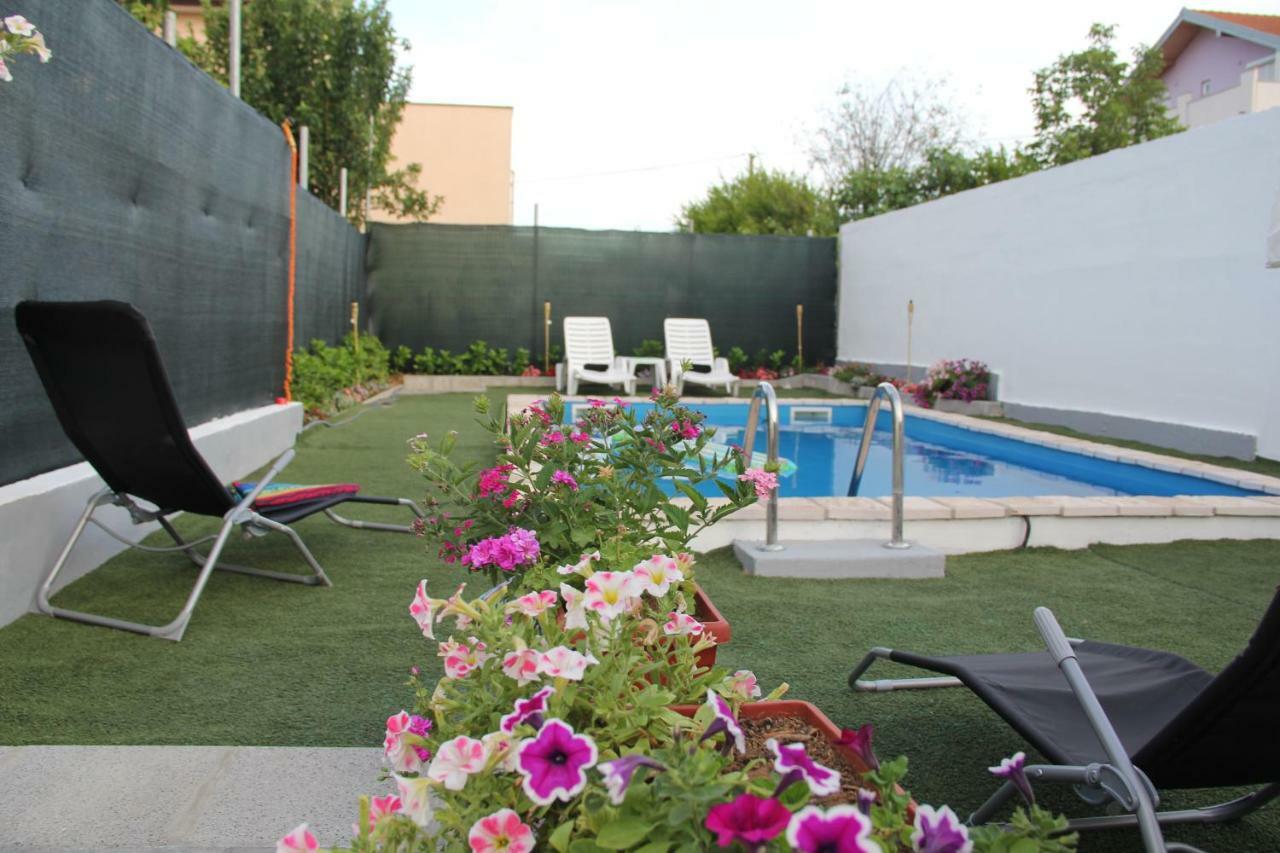 Holiday Home Flora Mostar Bagian luar foto