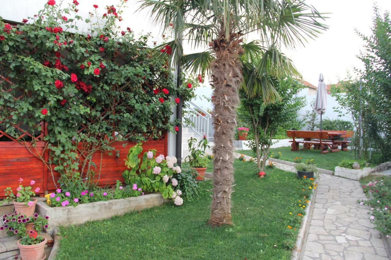 Holiday Home Flora Mostar Bagian luar foto