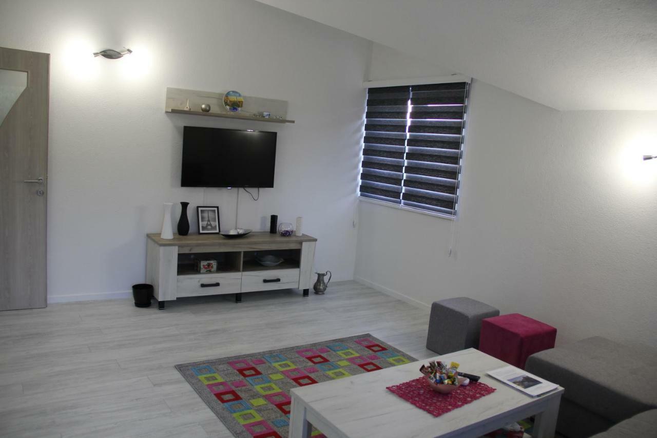 Holiday Home Flora Mostar Bagian luar foto