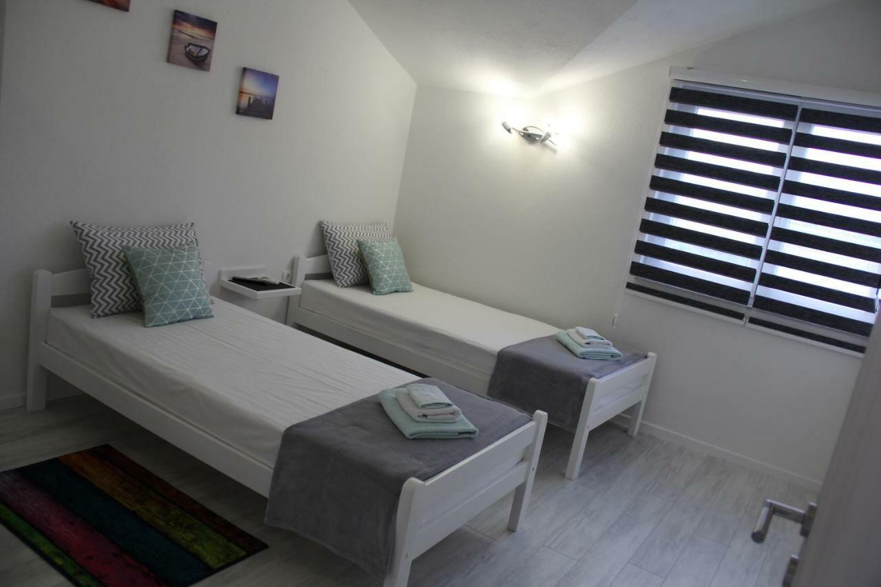 Holiday Home Flora Mostar Bagian luar foto