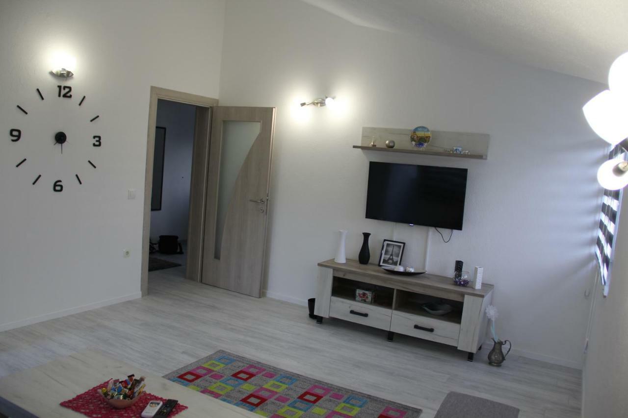 Holiday Home Flora Mostar Bagian luar foto