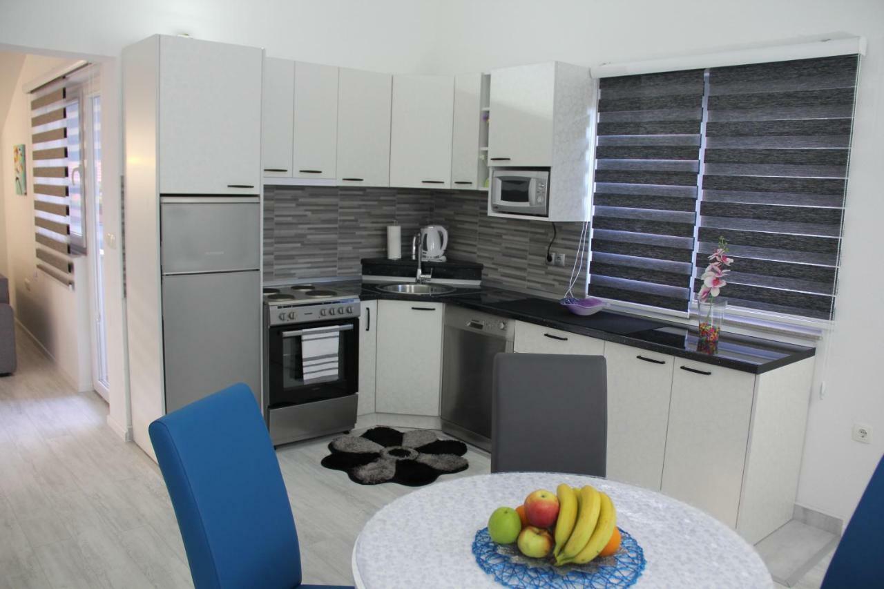 Holiday Home Flora Mostar Bagian luar foto